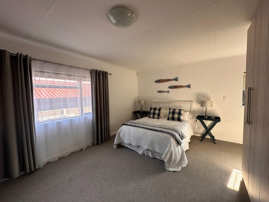 5 Bedroom Property for Sale in Fraaiuitsig Western Cape